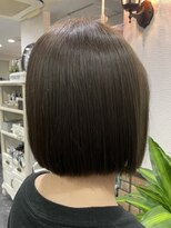 シェリー(Cherie) オリーブブラウンカラー×切りっぱなしボブ