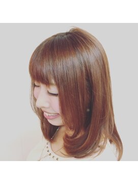 レキシントン(Lexington) クラシカルなローレイヤーのセミロングにショコラブラウン☆☆