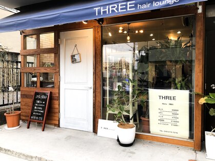 スリー(THREE)の写真