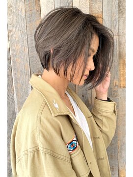 トルネード(TORNADO) オリーブグレージュハイライト前下がりショートボブ   n6-29