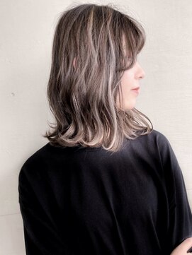 リノショアーズ 日本大通り店(RINOSHORES) 外国人風ハイライトカラー1ブリーチミディアムウェーブベージュ