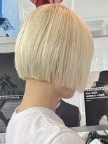 ルートエイチ 市川(Root H) ダブルカラーミルクティーベージュインナーカラーショートボブ