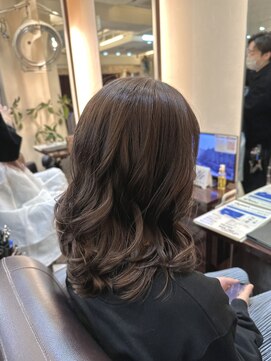 キャラ 池袋本店(CHARA) 【高難易度】ブリーチ毛にコテ巻き風パーマってかかるの?