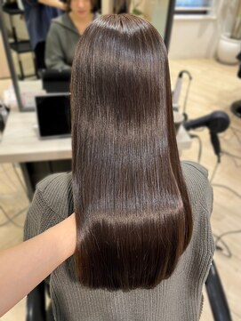 ユーフォリア 銀座本店(Euphoria) しおん ストレート 艶カラー ブラウンカラー 20代30代
