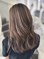 リア(riah)&nbsp;バレイヤージュ/ホワイトベージュ/ウェーブ/外国人スタイル