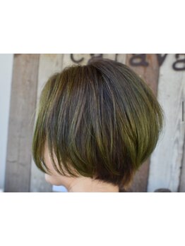 お客様の骨格、クセ、ボリュームを確認した上で、理想のスタイルにカットします！お気軽にご相談も◎