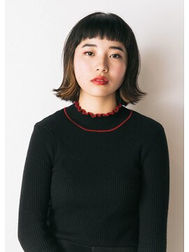 オト(Oto) インナーカラーの切りっぱなしボブ