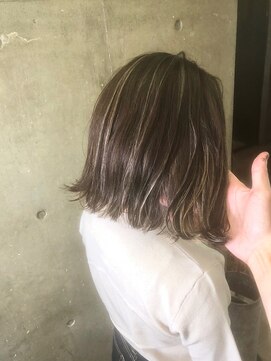 キー(key) グレージュ