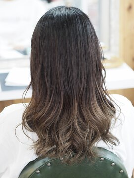 ヒロバ(hiroba) フォギーベージュグラデーション