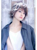 《MANON by H》斜めバングスウィングショート×グレージュ