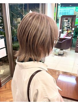 ファーレンピュアスウィート(fahren-pure-suite) ウルフカットミルクティーベージュ