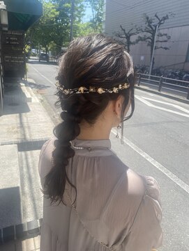 デコヘアー キートス(DECO HAIR kiitos) セミロングのお呼ばれアレンジ