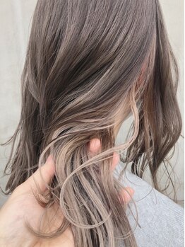 ココンヘアホーム(CoCon HAIR HOME)の写真/【松山】立体的なハイライトで周りと差がつくカラーに◎ナチュラルだけど垢ぬけたデザインをご提案します♪