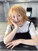 ペールオレンジ×波巻きボブ