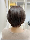 チャコールグレージュ×小顔ショート