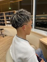 エムスリーヘアー イオンマリンピア店(MIII HAIR)&nbsp;ホワイトハイライト　スキンフェード　白髪ぼかしハイライト
