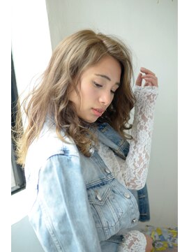 ビッケ(Vicke) ホワイティグレージュの外国人風グラデーションカラー