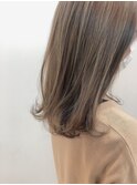 ベージュ