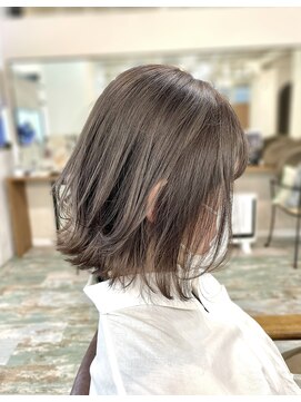 リノカヒリ(Lino kahili) 切りっぱなしウルフボブ×ショコラグレージュ