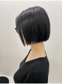 黒髪で艶髪のパツっとボブ