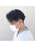 センターパート、ツイストスパイラルパーマでラフスタイル