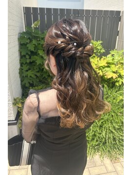 アーチ(ARCH) ヘアセット/ハーフアップ【ARCH Emi】