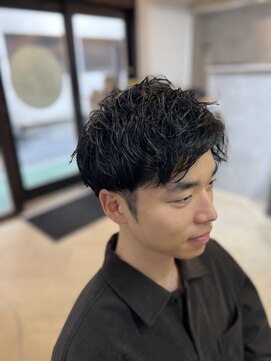 ラルス(Larus) MEN’S HAIR/ブルーブラック/フェザーパーマ/本八幡