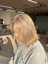 パーミルヘアーピピ(permille hair pipi)&nbsp;ホワイトベージュ×レイヤーボブ