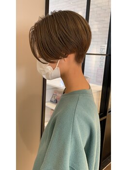 スリー(THREE)の写真/【“本当に似合う”を追求】髪質や骨格、ライフスタイルに寄り添い、魅力を引き出すスタイルをご提案！