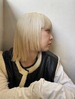 オンヌ(onnu)&nbsp;2～3回ブリーチのホワイトブロンド