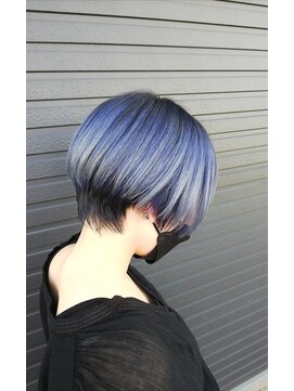 ヘアープレイスカム(CAM) ネイビーグラデ×ショートボブ
