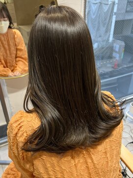 ティア(Tia.) (韓国風/くびれヘア/縮毛矯正/前髪/サイドバング/小顔)