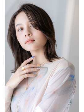 ハイル(Heil) グレーベージュグレージュカラーくびれヘア斜めバング池袋東口