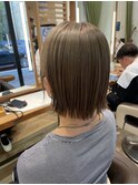 切りっぱなしボブ×オリーブベージュ