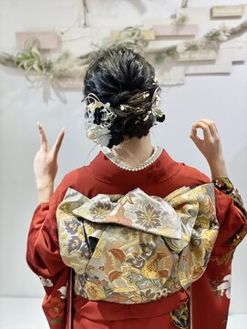 ヘアセットサロンエッジ(Edge) 二十歳のつどいに前髪立ち上げゆるふわシニヨン