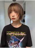ブリーチカラーハイトーンミルクティーベージュショートカット