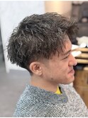ラフに動かす、男らしい無造作ショート