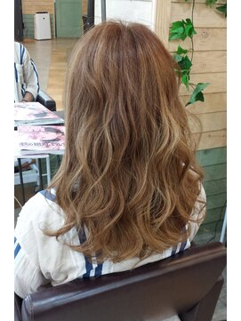 アトレ コウベ(Attrait KOBE) ハイライト・シナモンベージュ