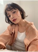抜け感のあるオリーブベージュで軽やかなボブ