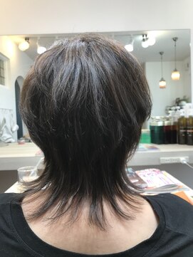 ヘア デザイン 虹いろのはさみ ハイライト＋ウルフカット