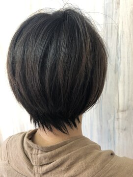 ヘアショップ ホップエム(HAIR SHOP HOP M) 耳かけ丸みショート