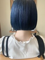 ヘアー アイス ルーチェ(HAIR ICI LUCE)&nbsp;担当西田　ぱつっとボブ　切りっぱなしボブ　ネイビー
