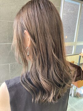 イロプラスソイ(iro + soi) ▲フォギーベージュ×ちょこっとレイヤーミディ▲