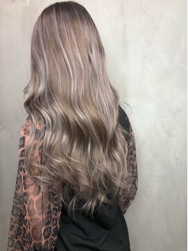 モノ アンド イニ(Mono & inni) ベージュ ハイライト