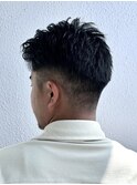スーツ短髪ツーブロック束感モテる黒髪シークレットパーマ流行