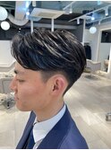 ビジネスシーンに馴染む洗練センターパート