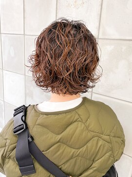 トゥコ(tuco) ショートパーマウルフパーマ外ハネカジュアル伸ばしかけ