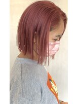 コード(Chord)&nbsp;キュートなフラミンゴピンク、プツンと切りっぱなしボブ［谷合