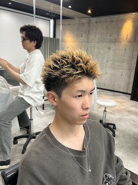 イーラ(era) スパイキーショートボックスショート短髪グラデーション束感