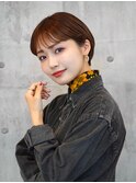 小顔ストレートショートヘア暖色ブラウン大人可愛いモード
